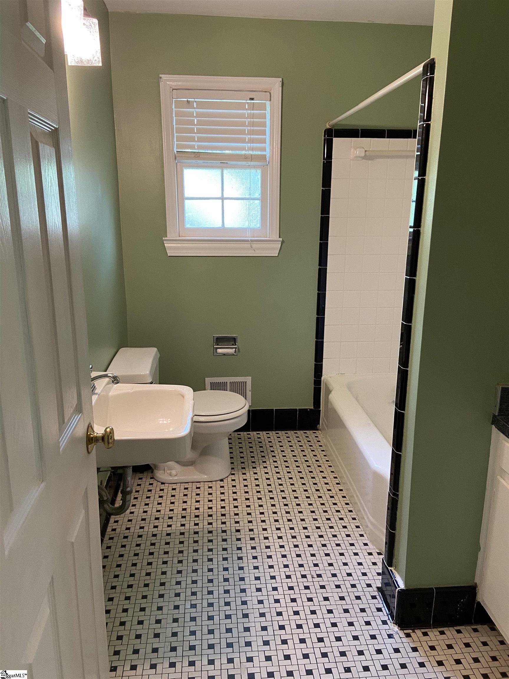 11 Howell Road Greenville, SC 29615 - Photo 21 of 33