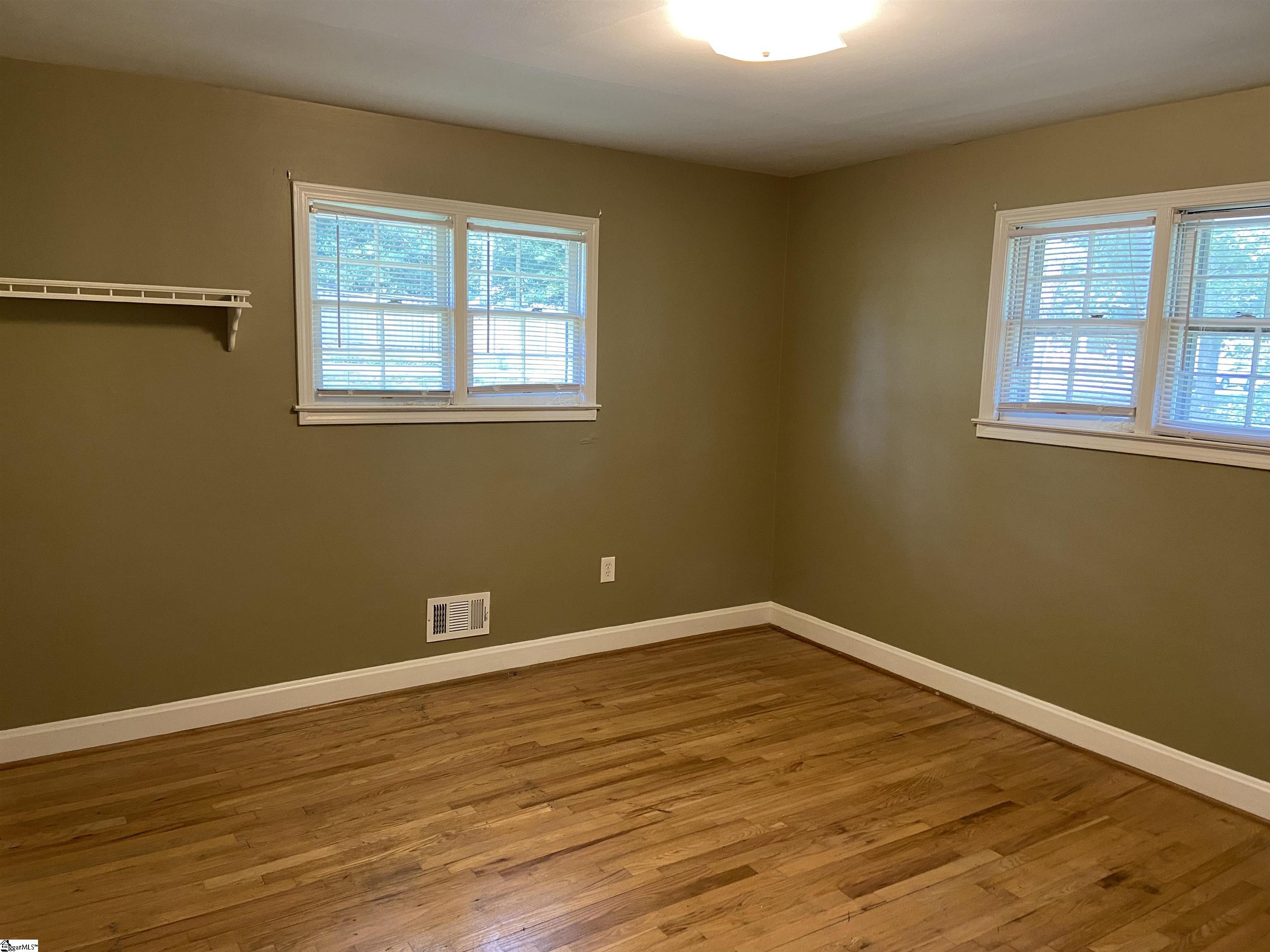 11 Howell Road Greenville, SC 29615 - Photo 26 of 33