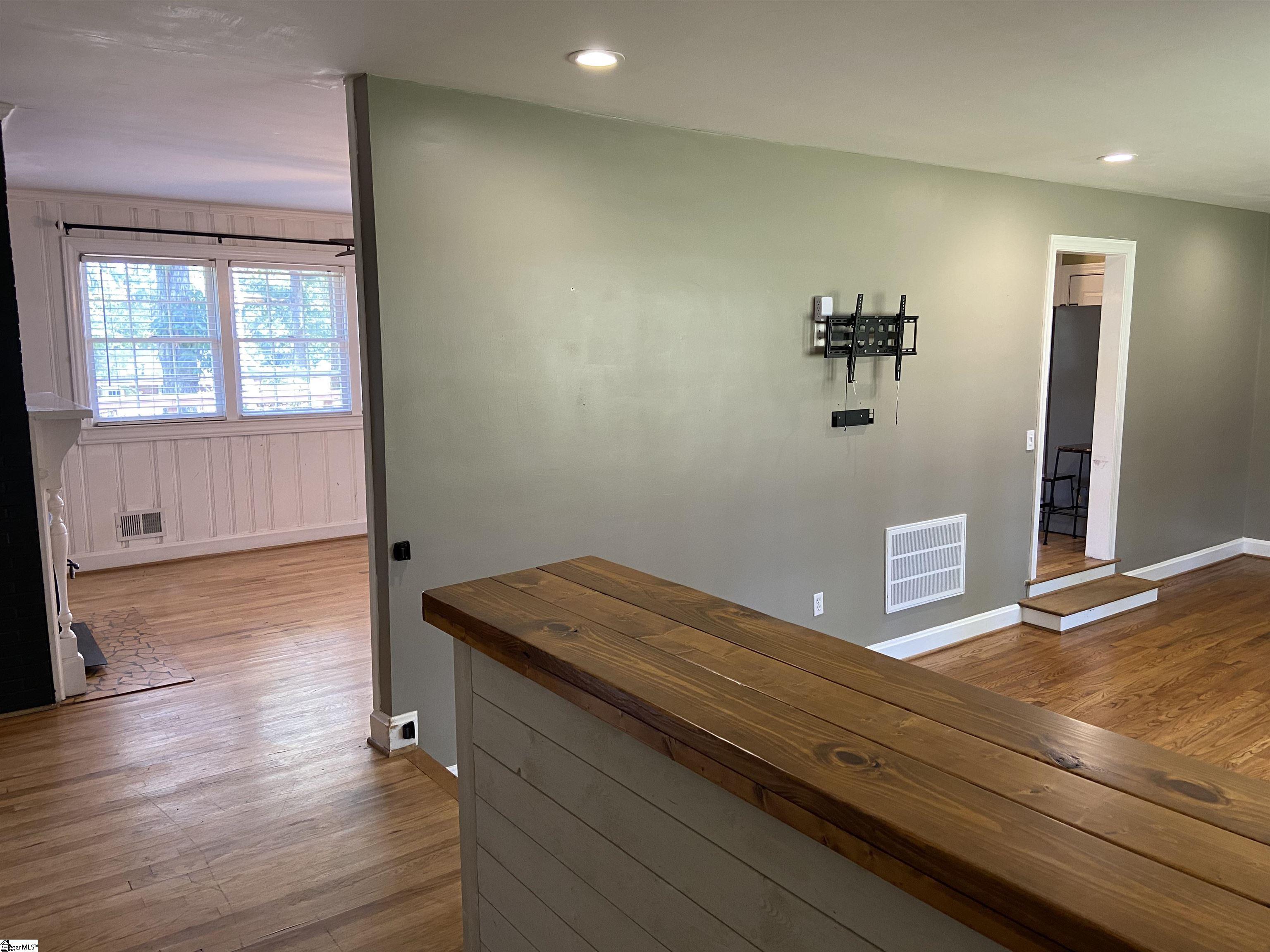 11 Howell Road Greenville, SC 29615 - Photo 7 of 33