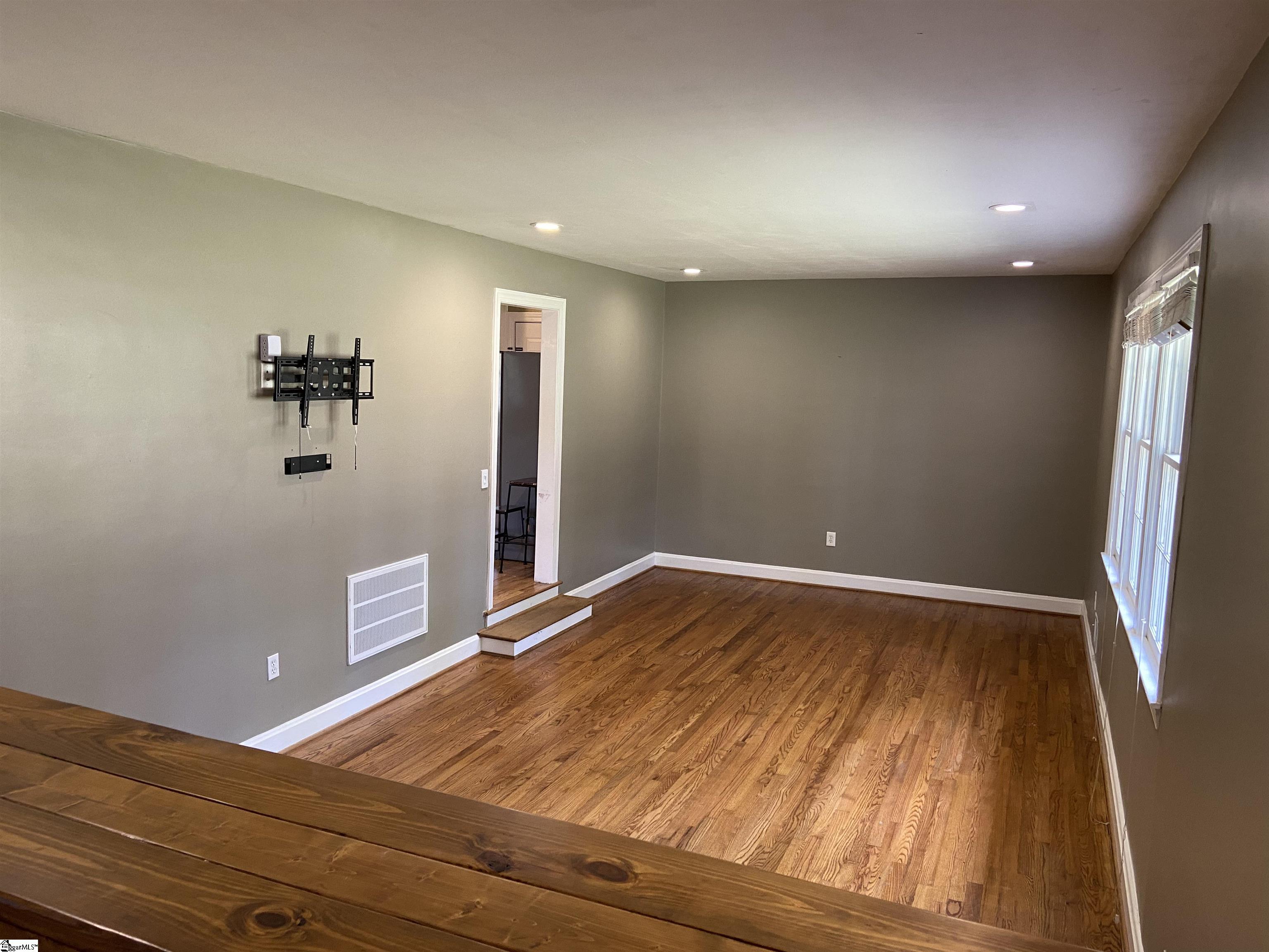 11 Howell Road Greenville, SC 29615 - Photo 8 of 33