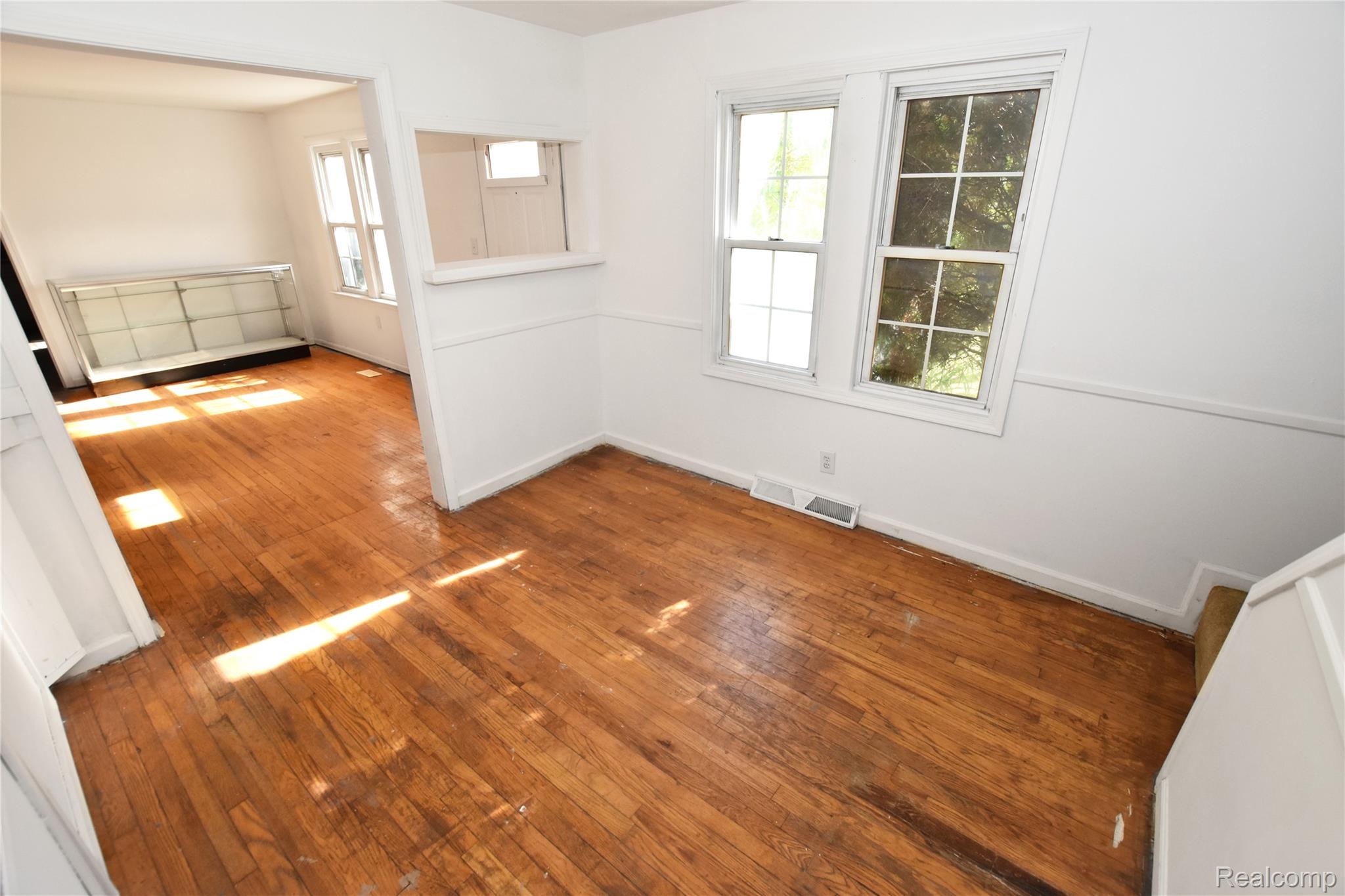 8107 East Bristol Road Davison, MI 48423 - Photo 8 of 19 Stair Room Cont.jpg