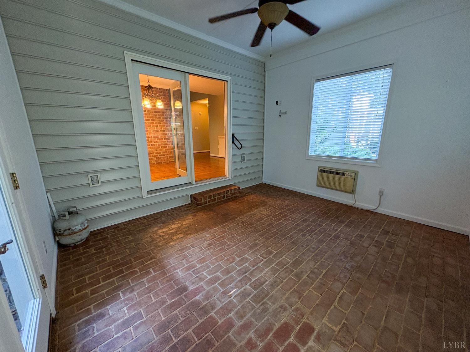202 Hounds Run Forest, VA 24551 - Photo 35 of 38 an empty room with windows