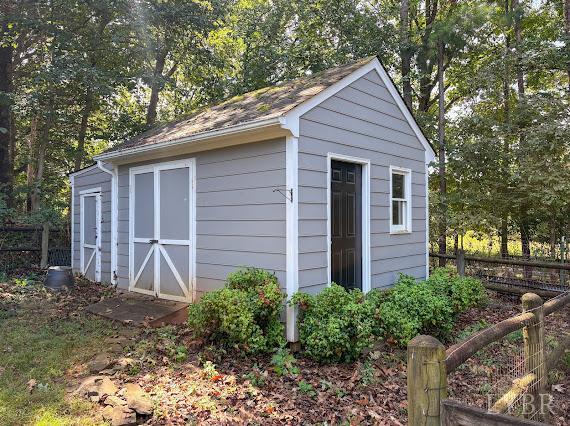 202 Hounds Run Forest, VA 24551 - Photo 36 of 38 a backyard of a house with plants and large tree