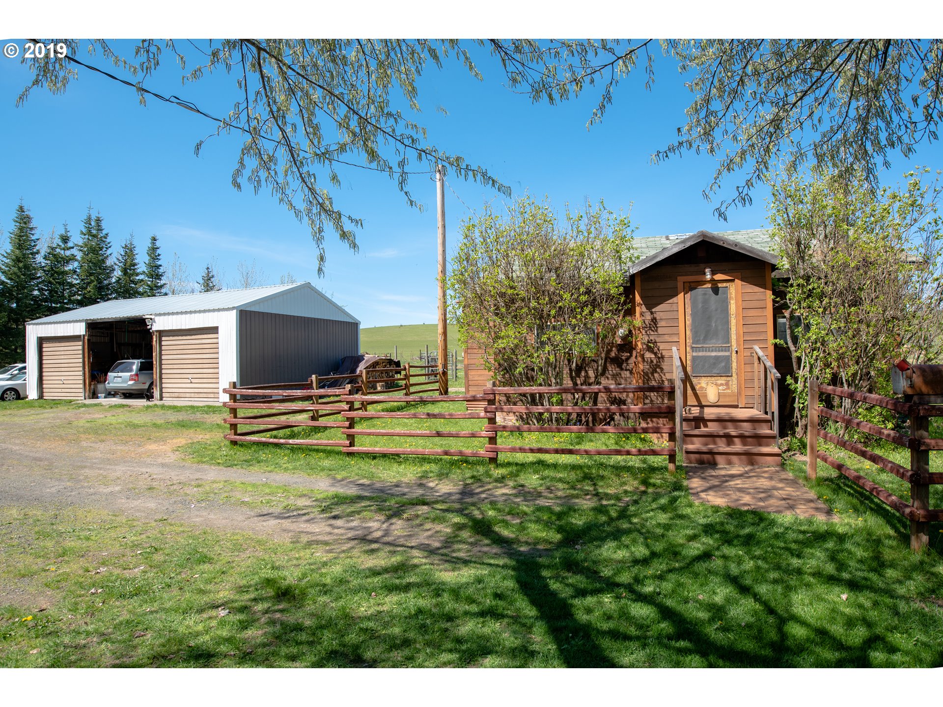581 Snowden Road White Salmon, WA 98672 - Photo 27 of 27 a backyard of a house with wooden floor and fence