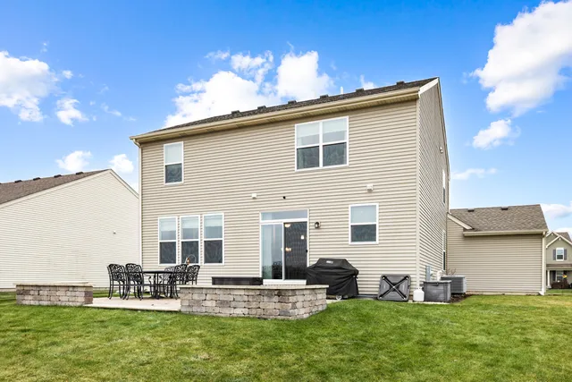 a front view of house with yard