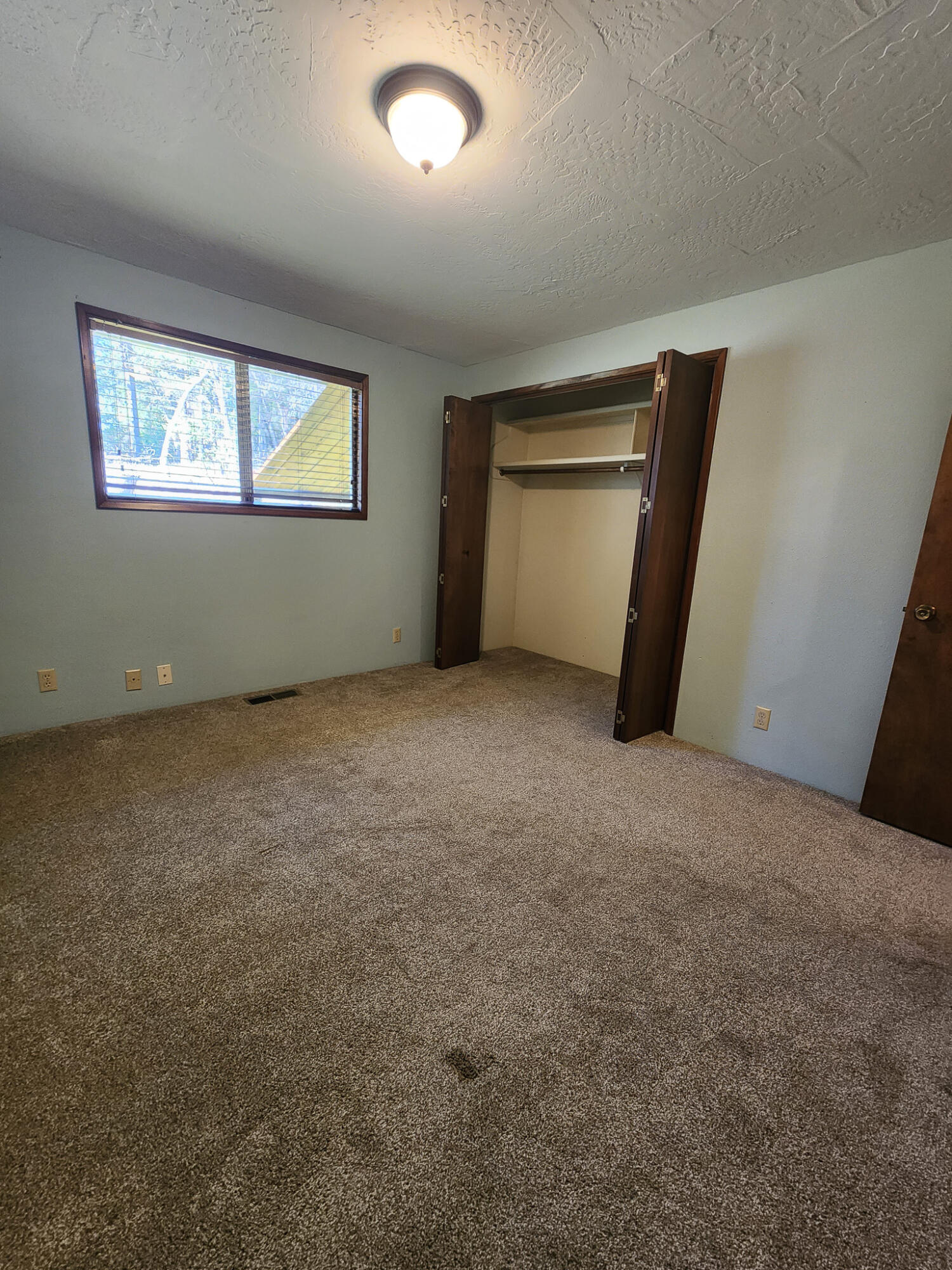1707 Robinson Road Grants Pass, OR 97527 - Photo 11 of 40 Bedroom 2