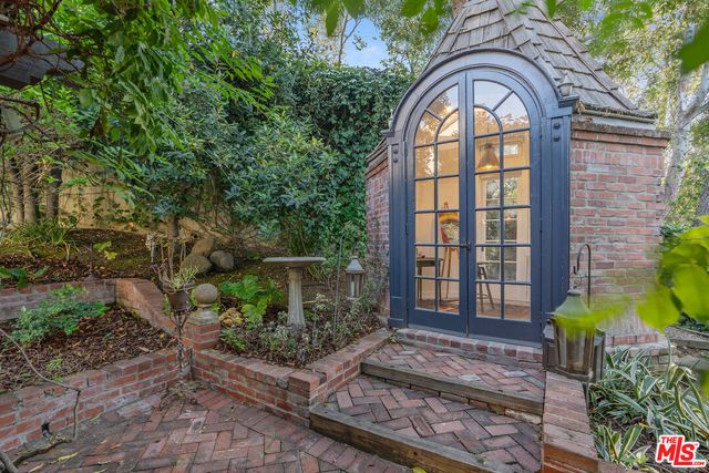 $2,825,000 | 3827 Carnavon Way, Los Angeles, CA 90027