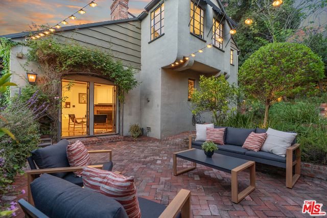 $2,825,000 | 3827 Carnavon Way, Los Angeles, CA 90027
