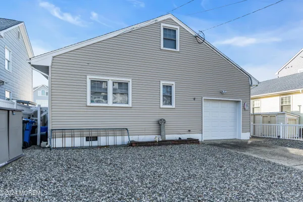 a view of a house with a yard and garage