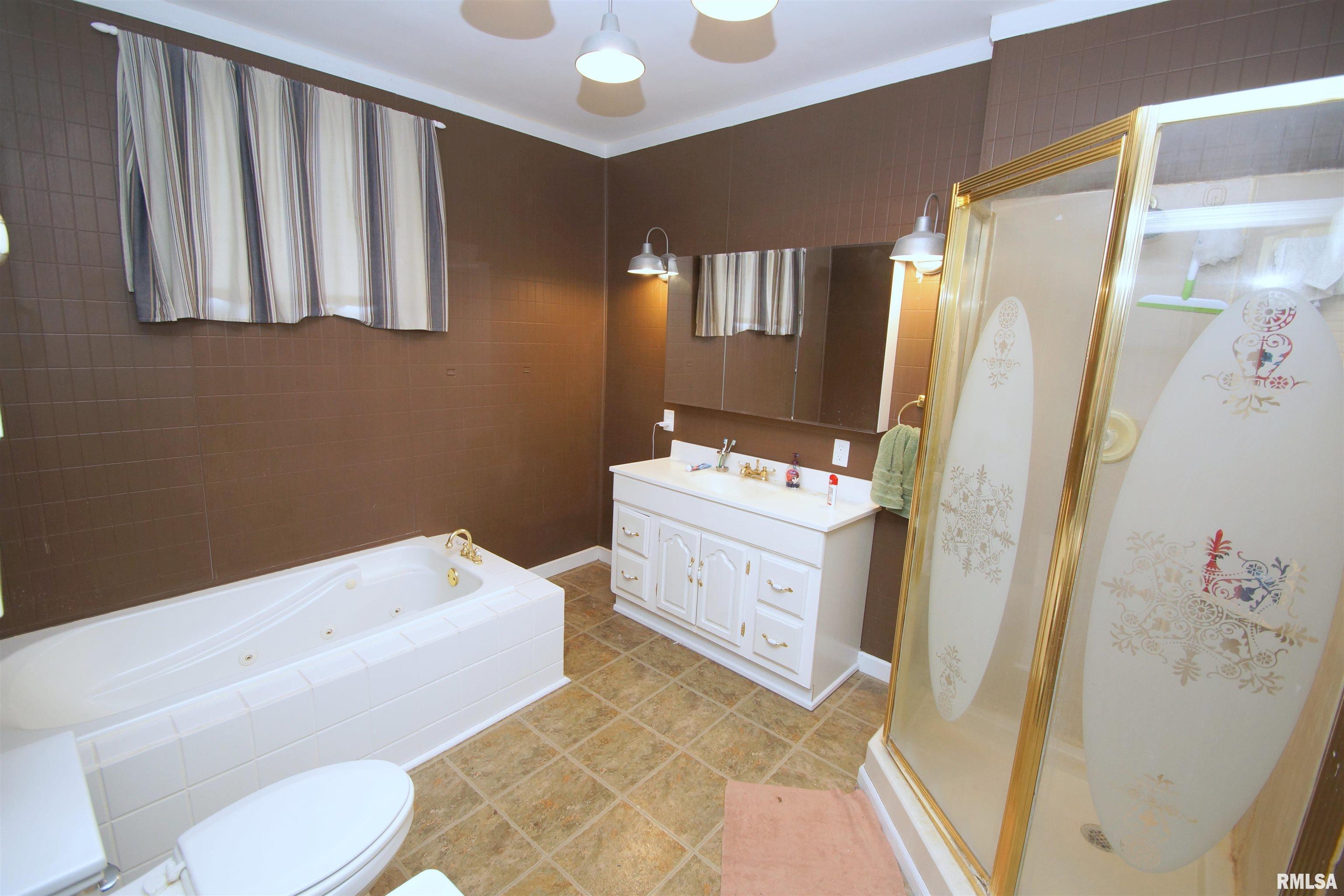 854 South Cody Road Le Claire, IA 52753 - Photo 13 of 16 Gallery Image 13