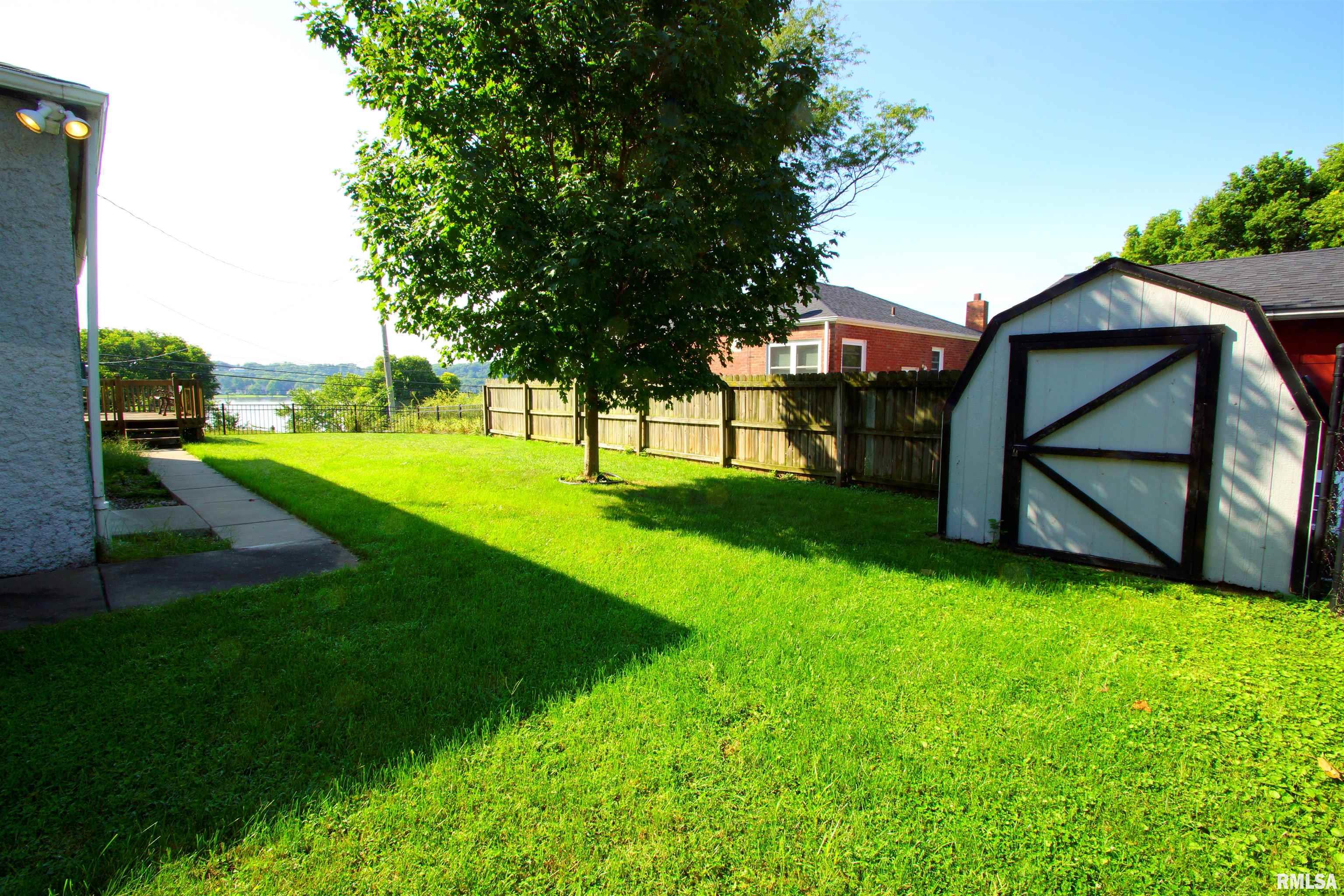 854 South Cody Road Le Claire, IA 52753 - Photo 4 of 16 Gallery Image 4