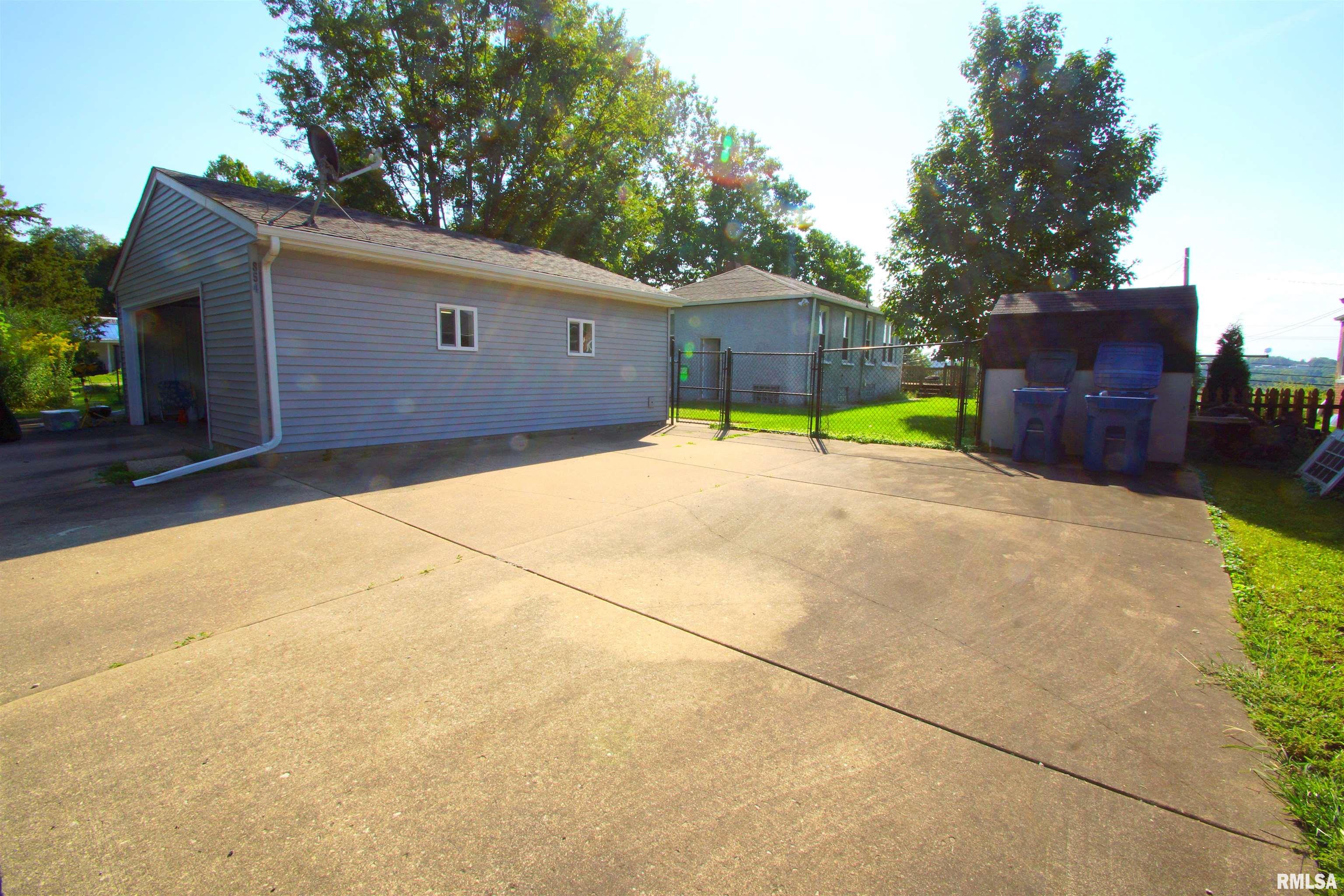 854 South Cody Road Le Claire, IA 52753 - Photo 5 of 16 Gallery Image 5