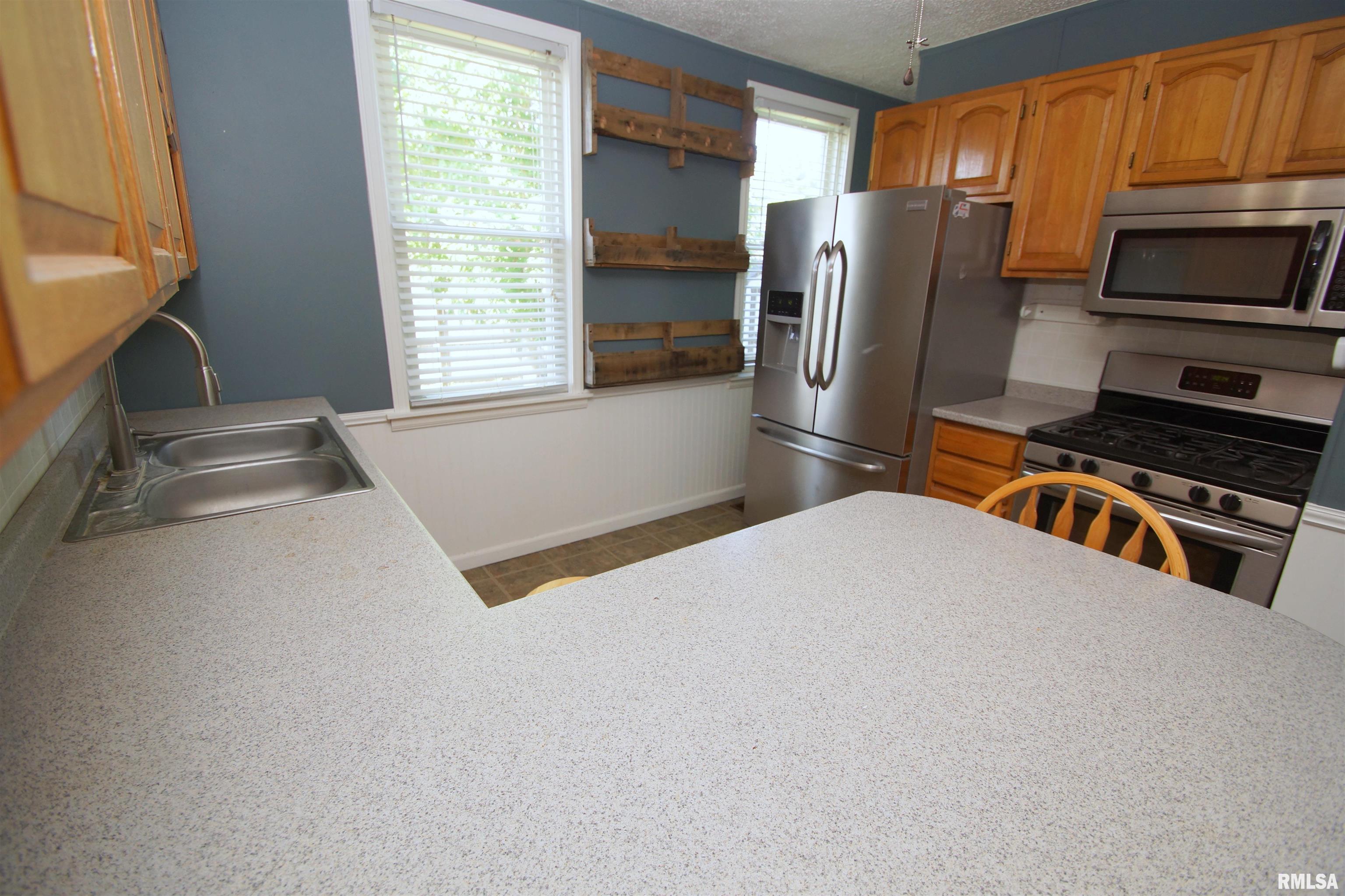 854 South Cody Road Le Claire, IA 52753 - Photo 6 of 16 Gallery Image 6