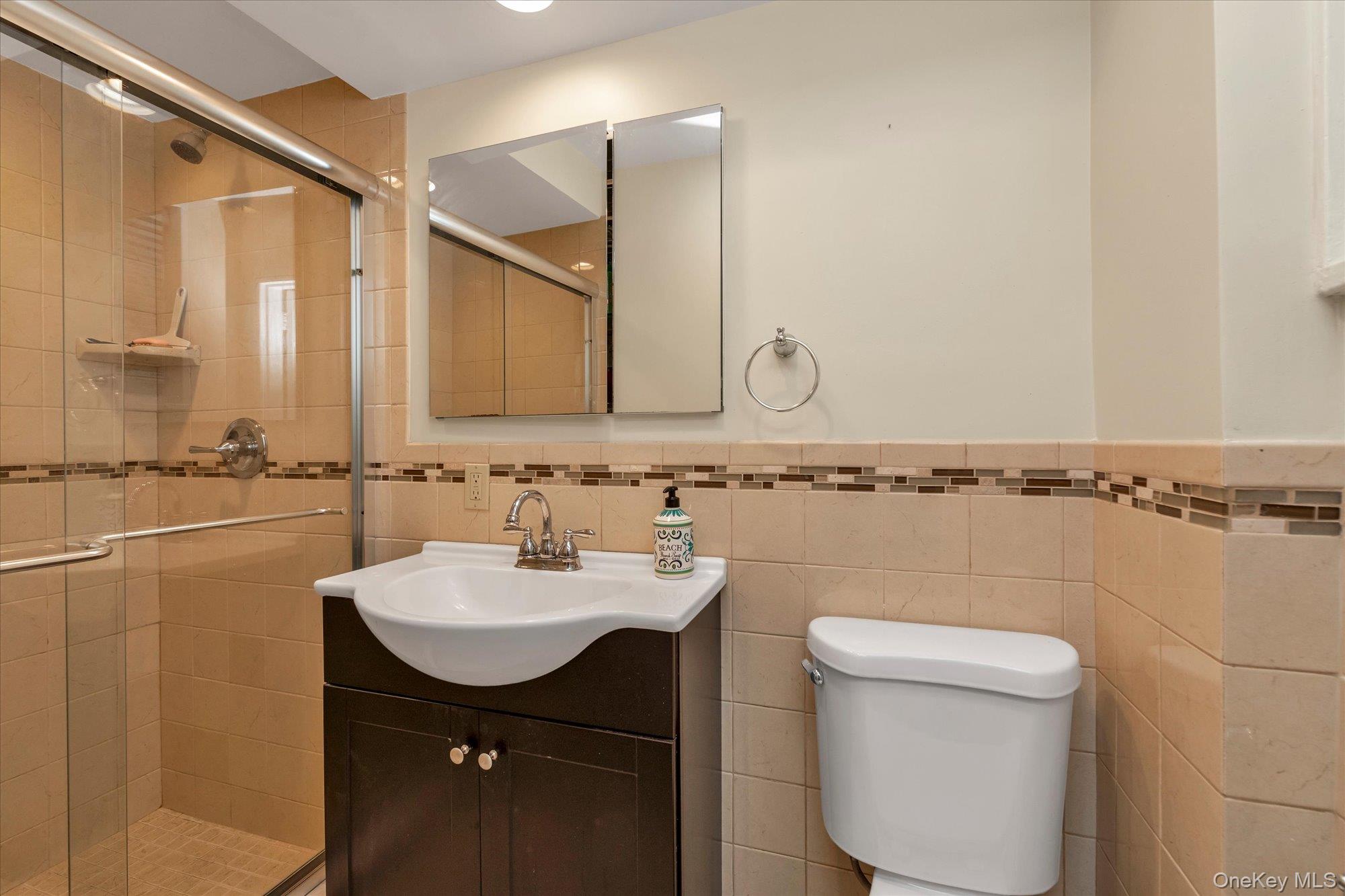25 Canterbury Road, Unit 1F Great Neck, NY 11021 - Photo 17 of 17