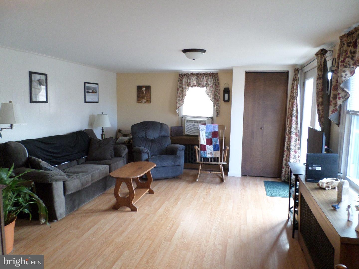 47 Daniels Avenue Reading, PA 19607 - Photo 13 of 18 Living Room