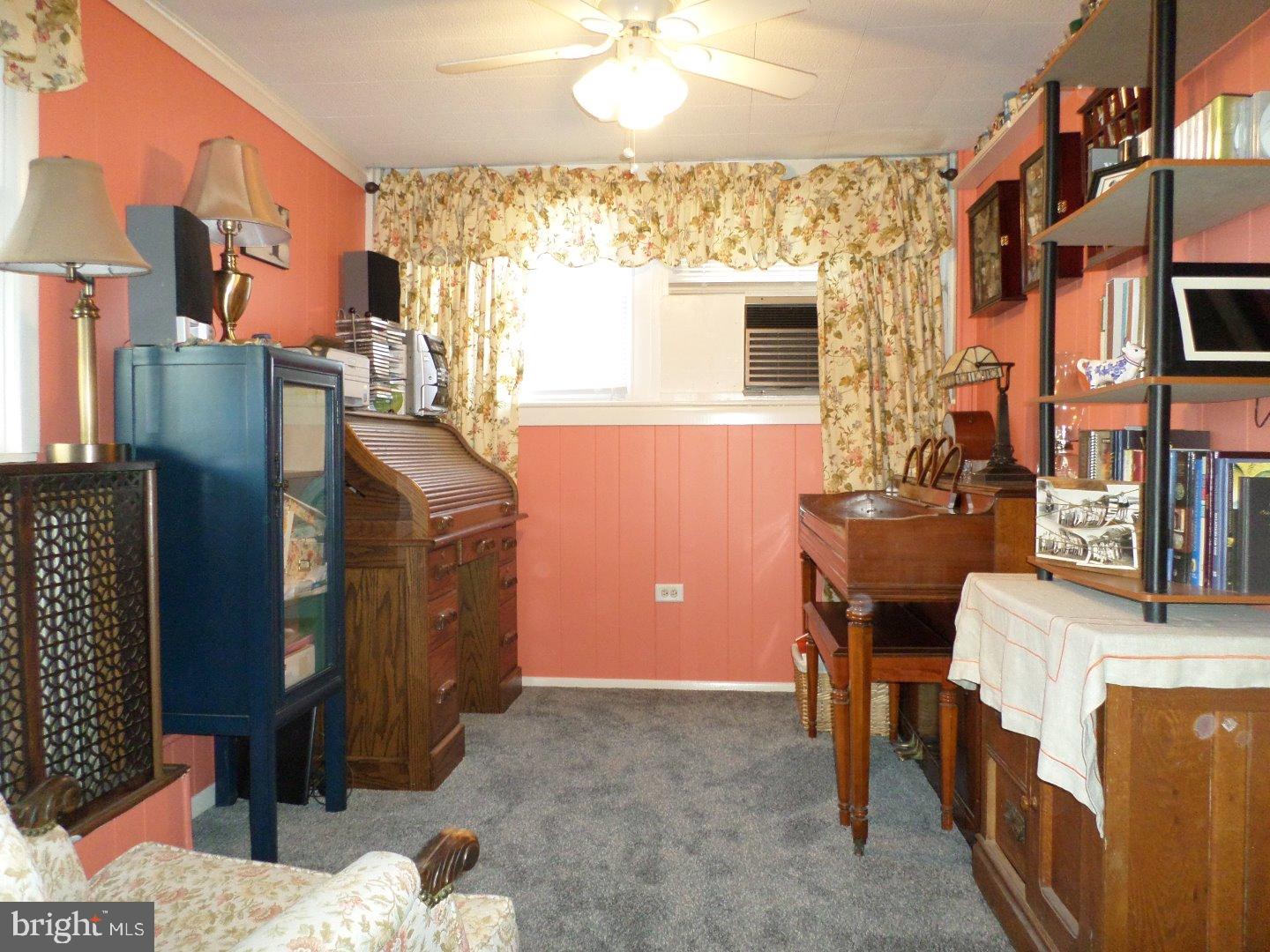 47 Daniels Avenue Reading, PA 19607 - Photo 9 of 18 Office / Study