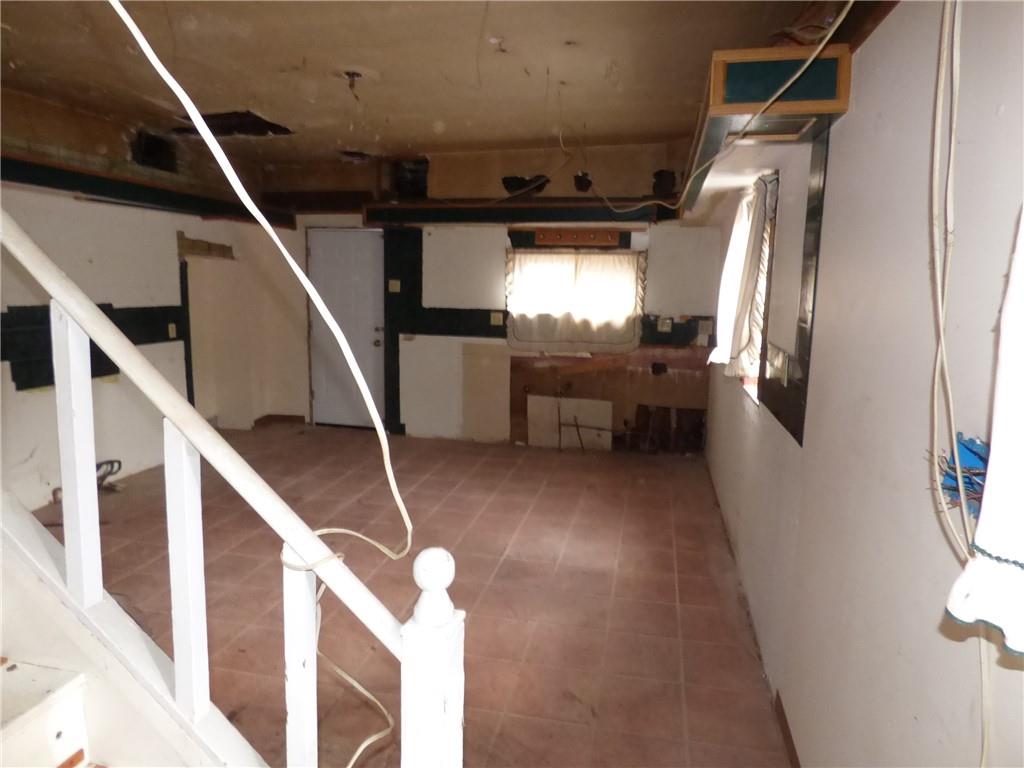 911 Amherst Street Pittsburgh, PA 15220 - Photo 13 of 36 a view of entryway