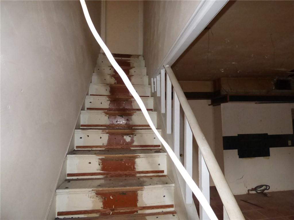 911 Amherst Street Pittsburgh, PA 15220 - Photo 14 of 36 a view of entryway