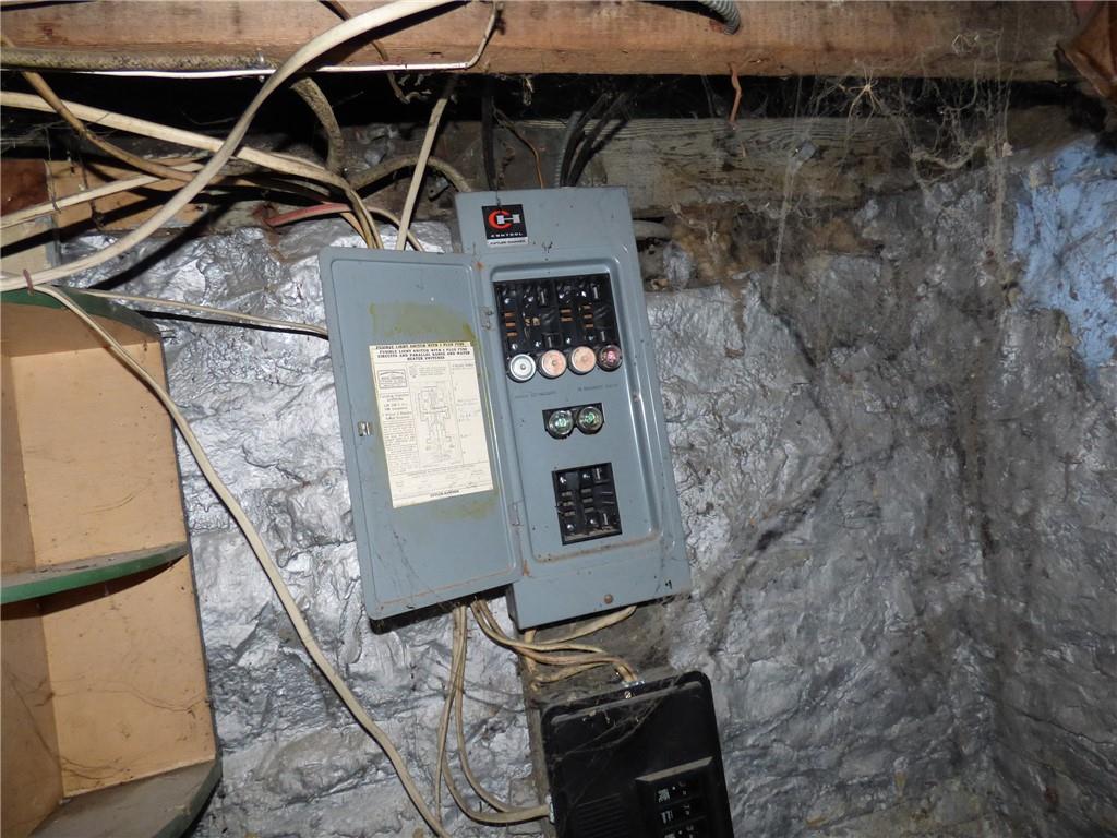 911 Amherst Street Pittsburgh, PA 15220 - Photo 20 of 36 a front view of a house with chairs