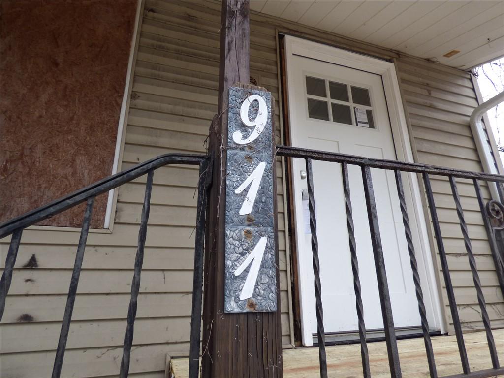 911 Amherst Street Pittsburgh, PA 15220 - Photo 2 of 36 a view of entryway