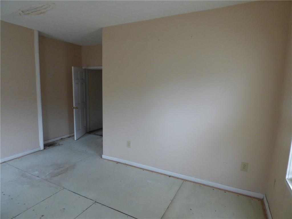 911 Amherst Street Pittsburgh, PA 15220 - Photo 23 of 36 a view of an empty room