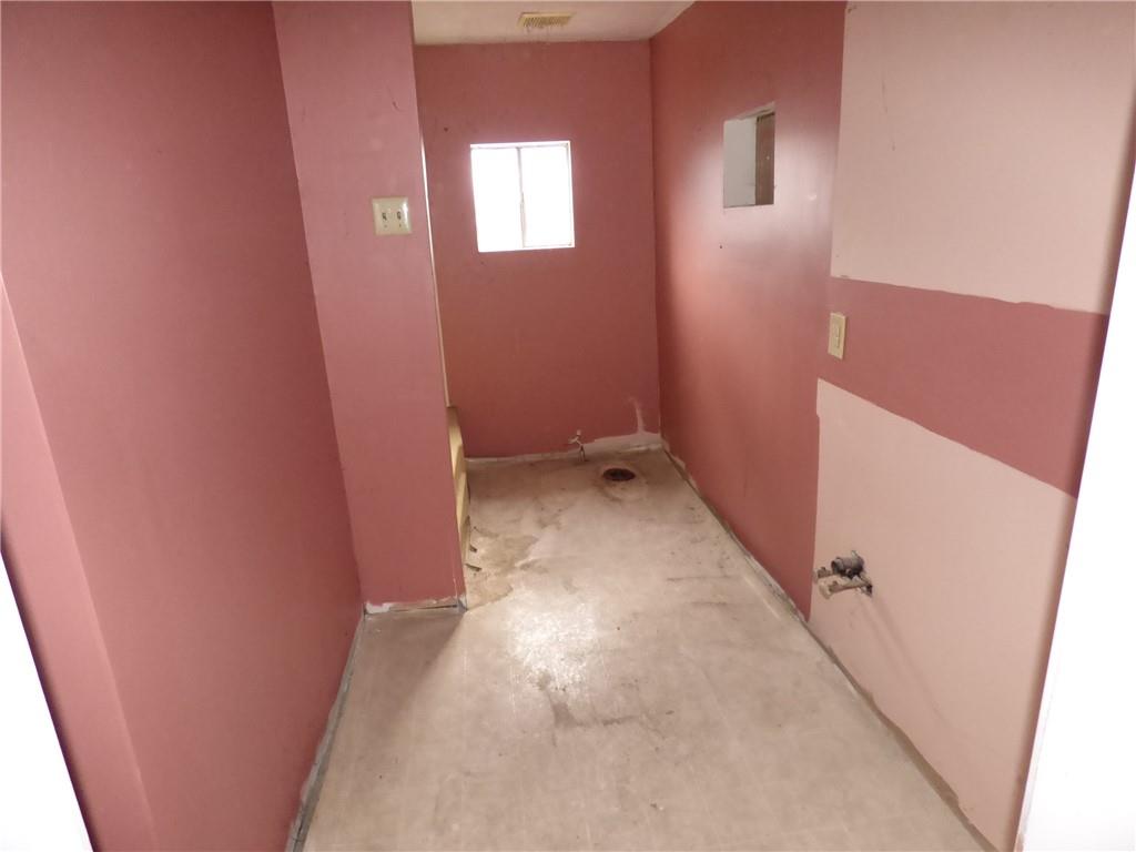 911 Amherst Street Pittsburgh, PA 15220 - Photo 27 of 36 a view of a small space