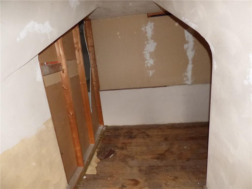 911 Amherst Street Pittsburgh, PA 15220 - Photo 33 of 36 a view of entryway