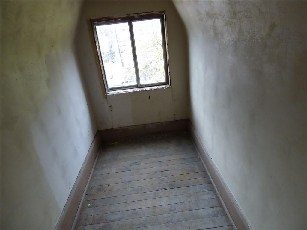 911 Amherst Street Pittsburgh, PA 15220 - Photo 35 of 36 an empty room with windows