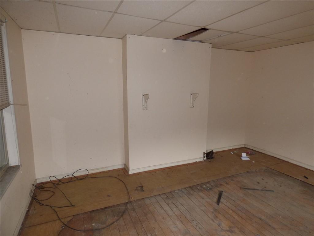 911 Amherst Street Pittsburgh, PA 15220 - Photo 7 of 36 a view of a small space