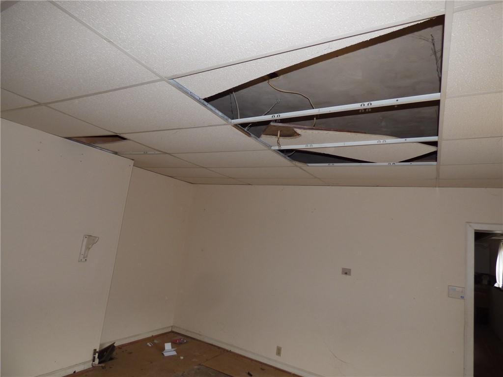 911 Amherst Street Pittsburgh, PA 15220 - Photo 8 of 36 a view of small space