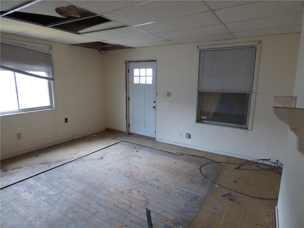 911 Amherst Street Pittsburgh, PA 15220 - Photo 10 of 36 a view of a livingroom with an empty space and a window