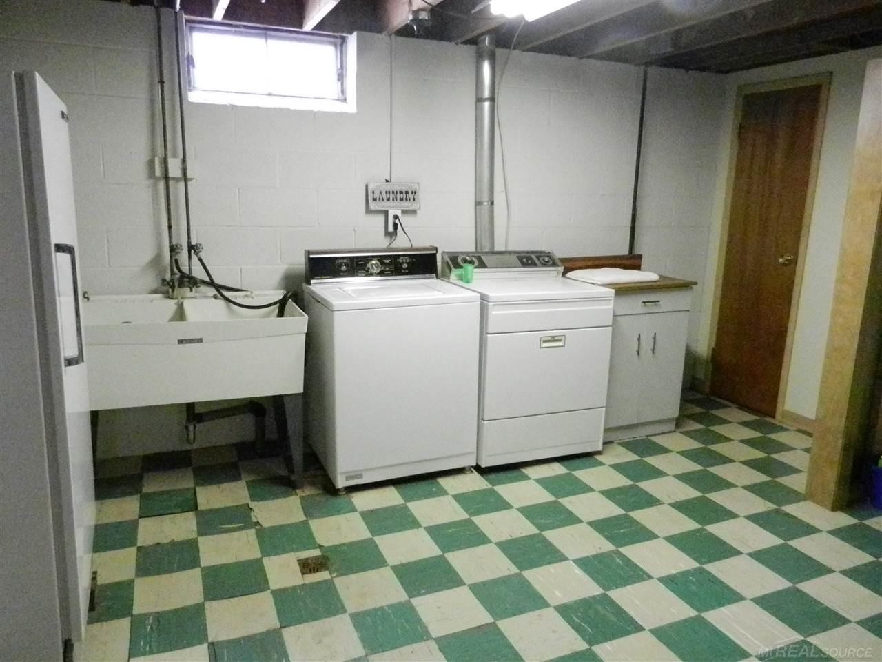 23837 Rausch Avenue Eastpointe, MI 48021 - Photo 36 of 47 31326267-35.JPG