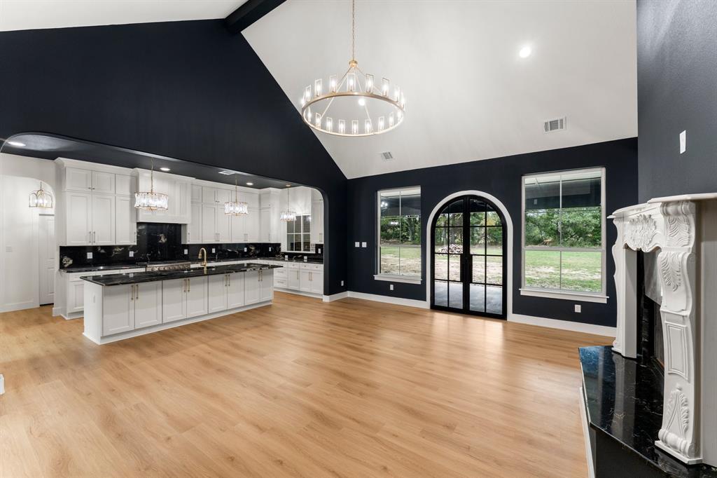320 Dalton Road Canton, TX 75103 - Photo 29 of 29 Kitchen with a chandelier, pendant lighting, a center island with sink, light wood-type flooring, and open floor plan