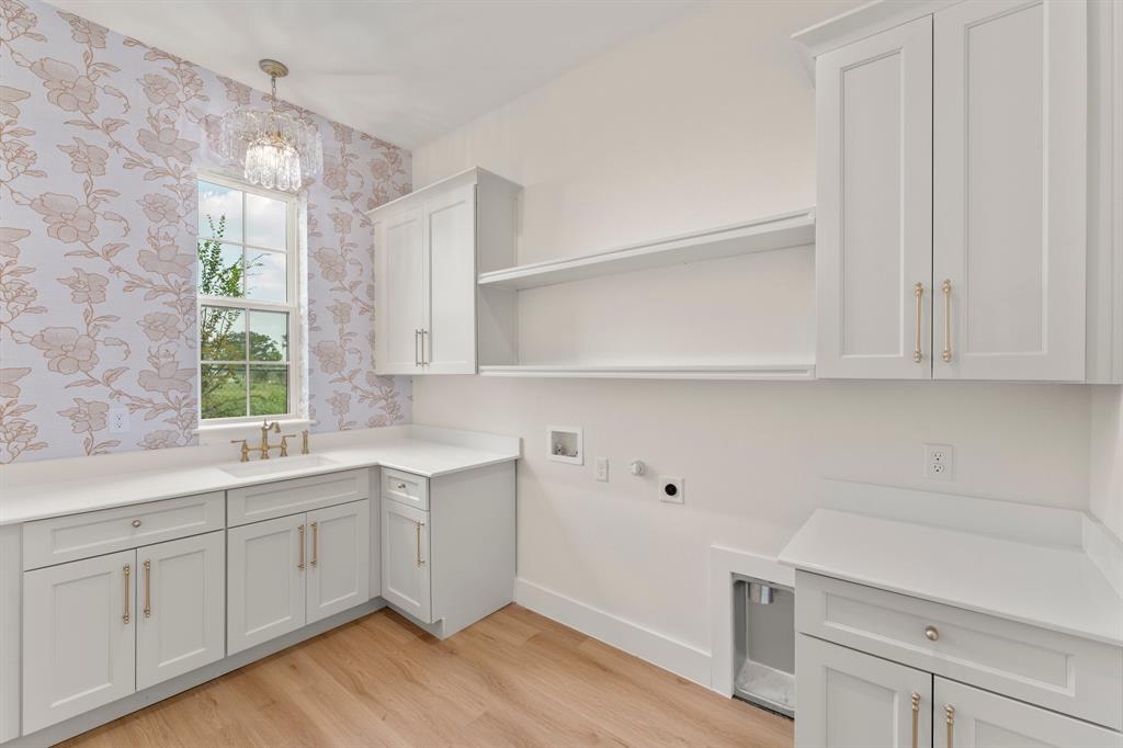 320 Dalton Road Canton, TX 75103 - Photo 16 of 29 Laundry area with washer hookup, light wood-type flooring, cabinet space, hookup for a gas dryer, and hookup for an electric dryer