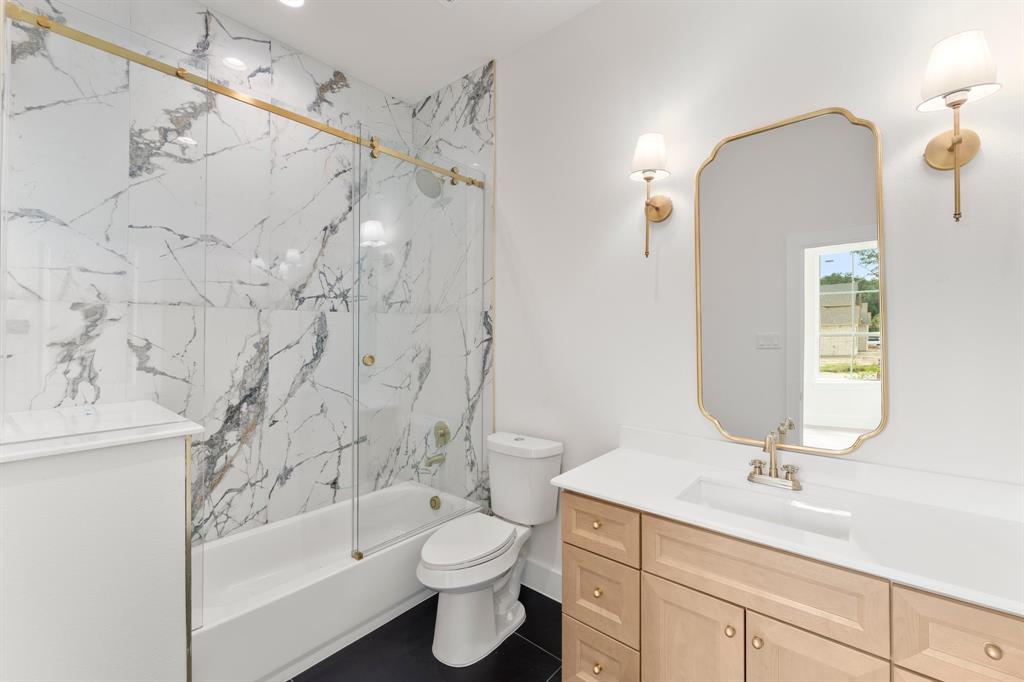 320 Dalton Road Canton, TX 75103 - Photo 19 of 29 Full bath with vanity and bath / shower combo with glass door