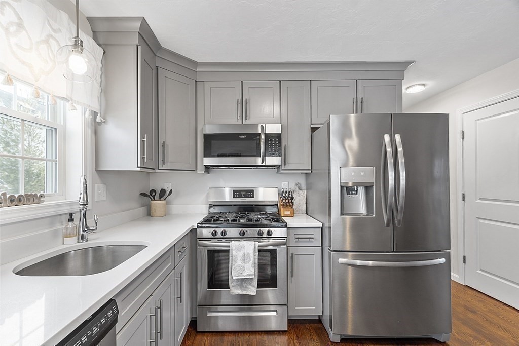 11 Riley Road, Unit 11 Tyngsboro, MA 01879 - Photo 10 of 36 Gallery Image 10