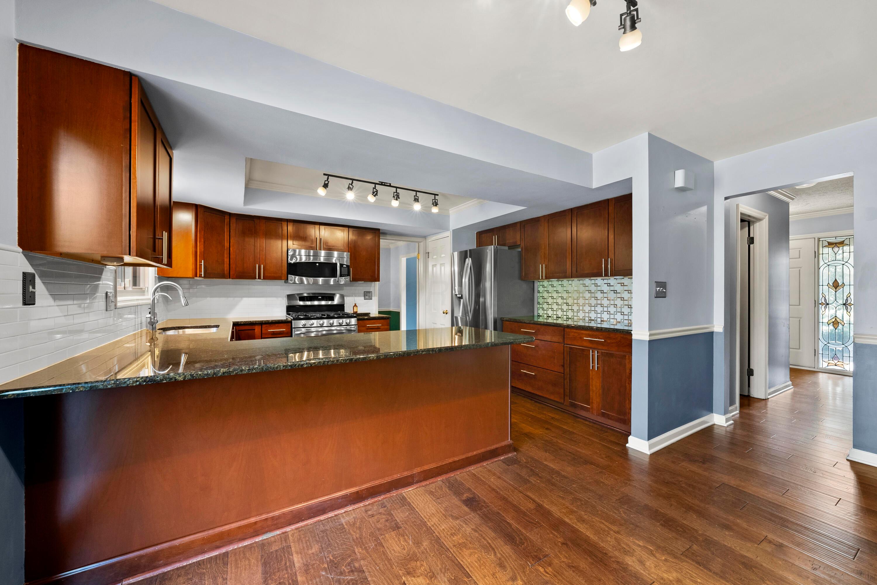 1668 McCoy Road Columbus, OH 43220 - Photo 12 of 52 Kitchen