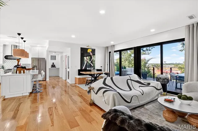 $895,000 | 2510 North 89th Street, Caseyville, IL 62232