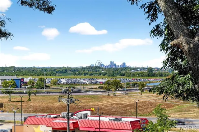 $895,000 | 2510 North 89th Street, Caseyville, IL 62232