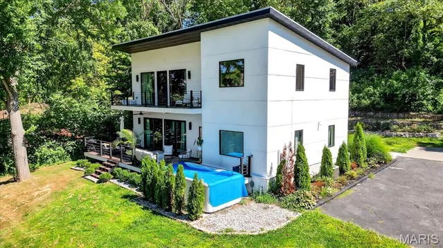 $895,000 | 2510 North 89th Street, Caseyville, IL 62232