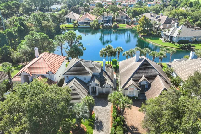 an aerial view of house with yard and lake view
