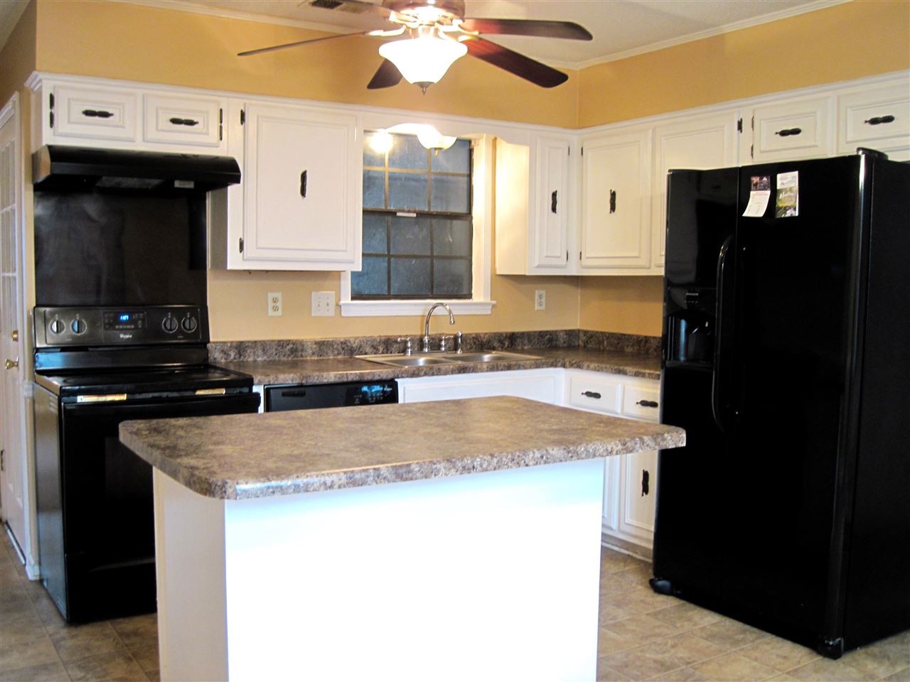 4373 South Germantown Road Memphis, TN 38125 - Photo 5 of 14 New range to be installed prior to closing. Refrigerator and dishwasher to remain.