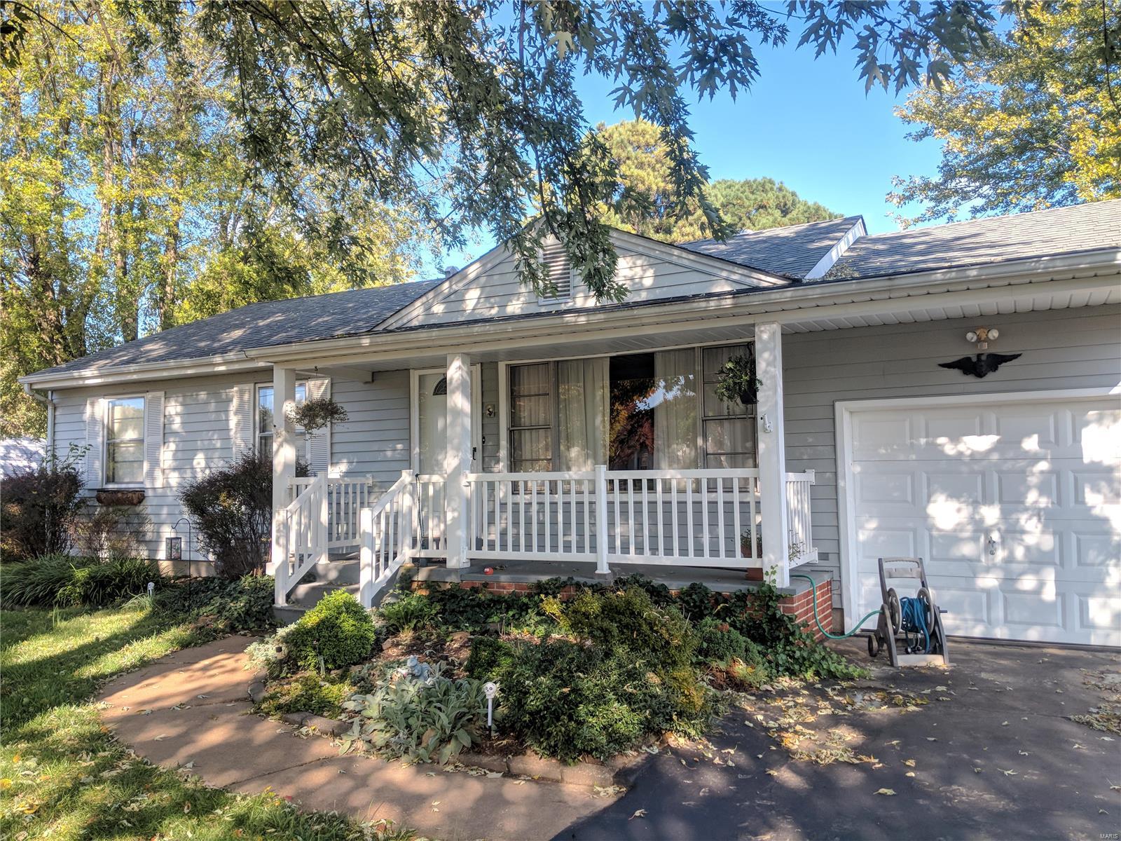 129 Susan Road St. Louis, MO 63129 - Photo 1 of 17 Gallery Image 1
