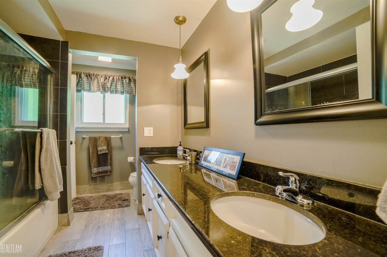 47405 Concord Road Macomb, MI 48044 - Photo 17 of 25 31327996-16.JPG