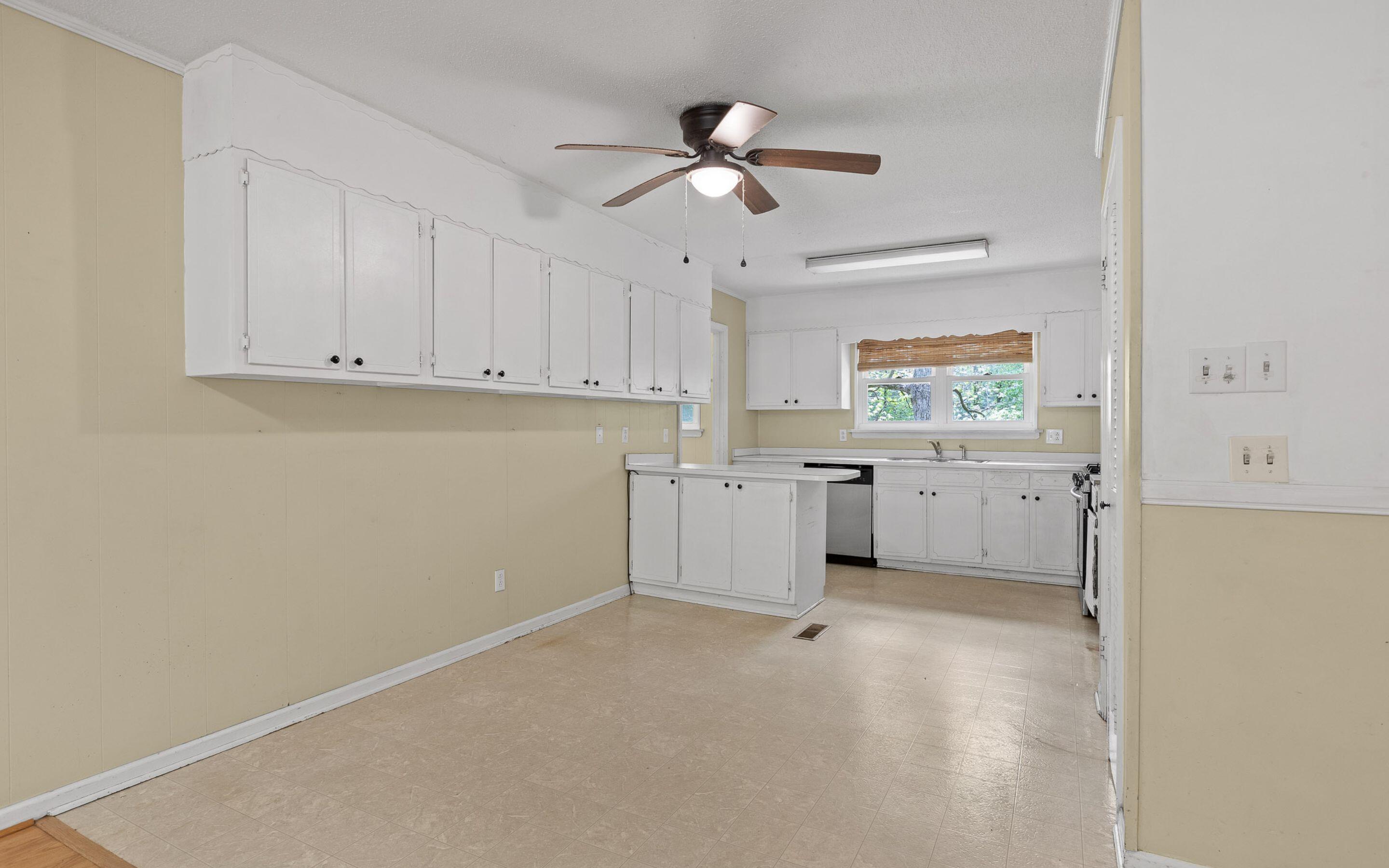 609 Albert Road Signal Mountain, TN 37377 - Photo 11 of 43 Kitchen