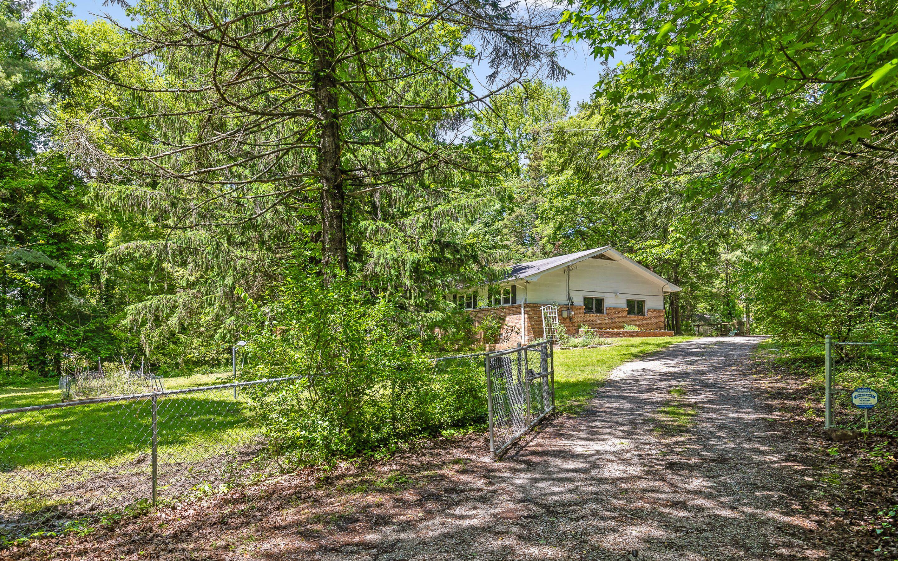 609 Albert Road Signal Mountain, TN 37377 - Photo 23 of 43 Gated + Fenced