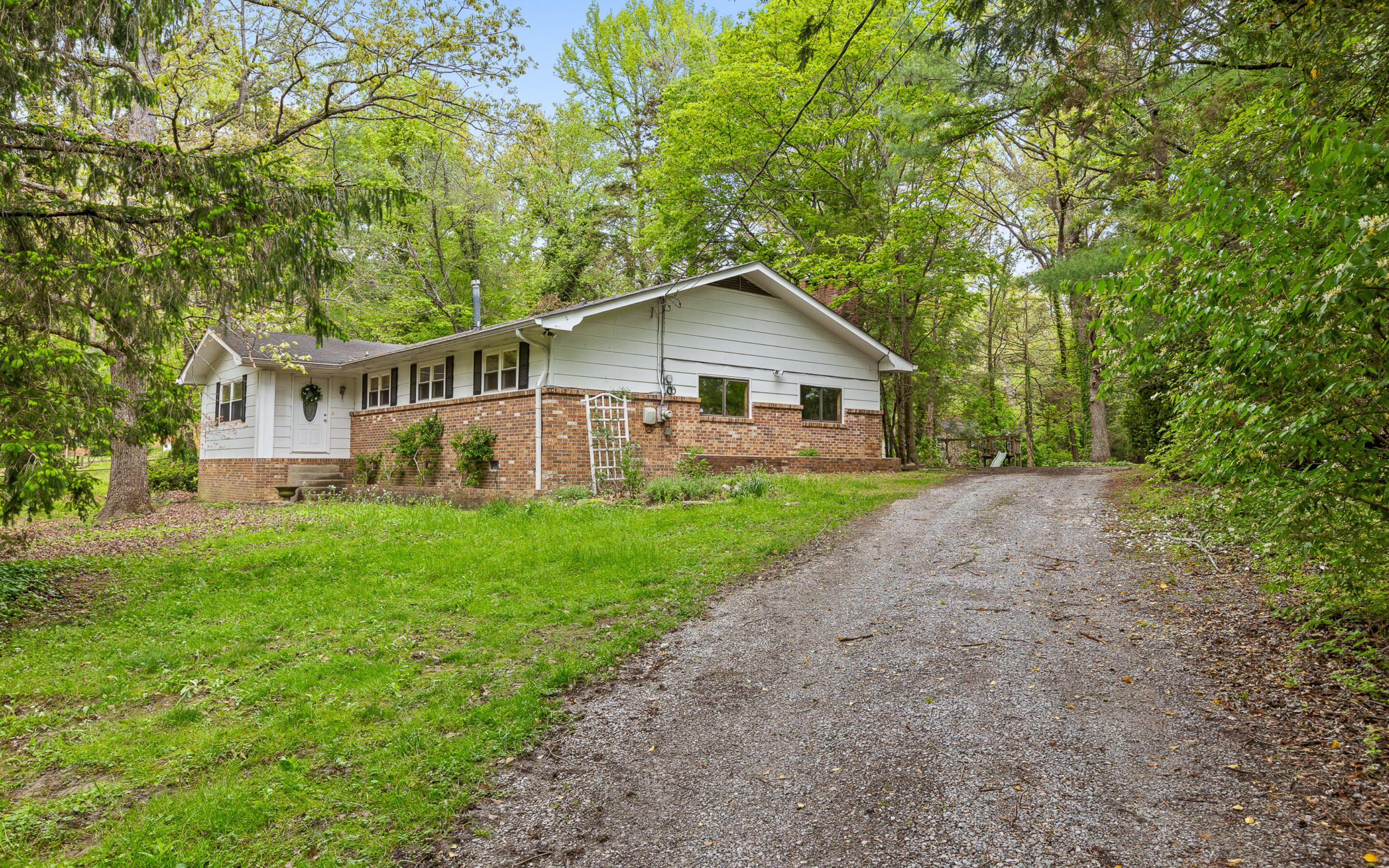 609 Albert Road Signal Mountain, TN 37377 - Photo 24 of 43 Charming Rancher