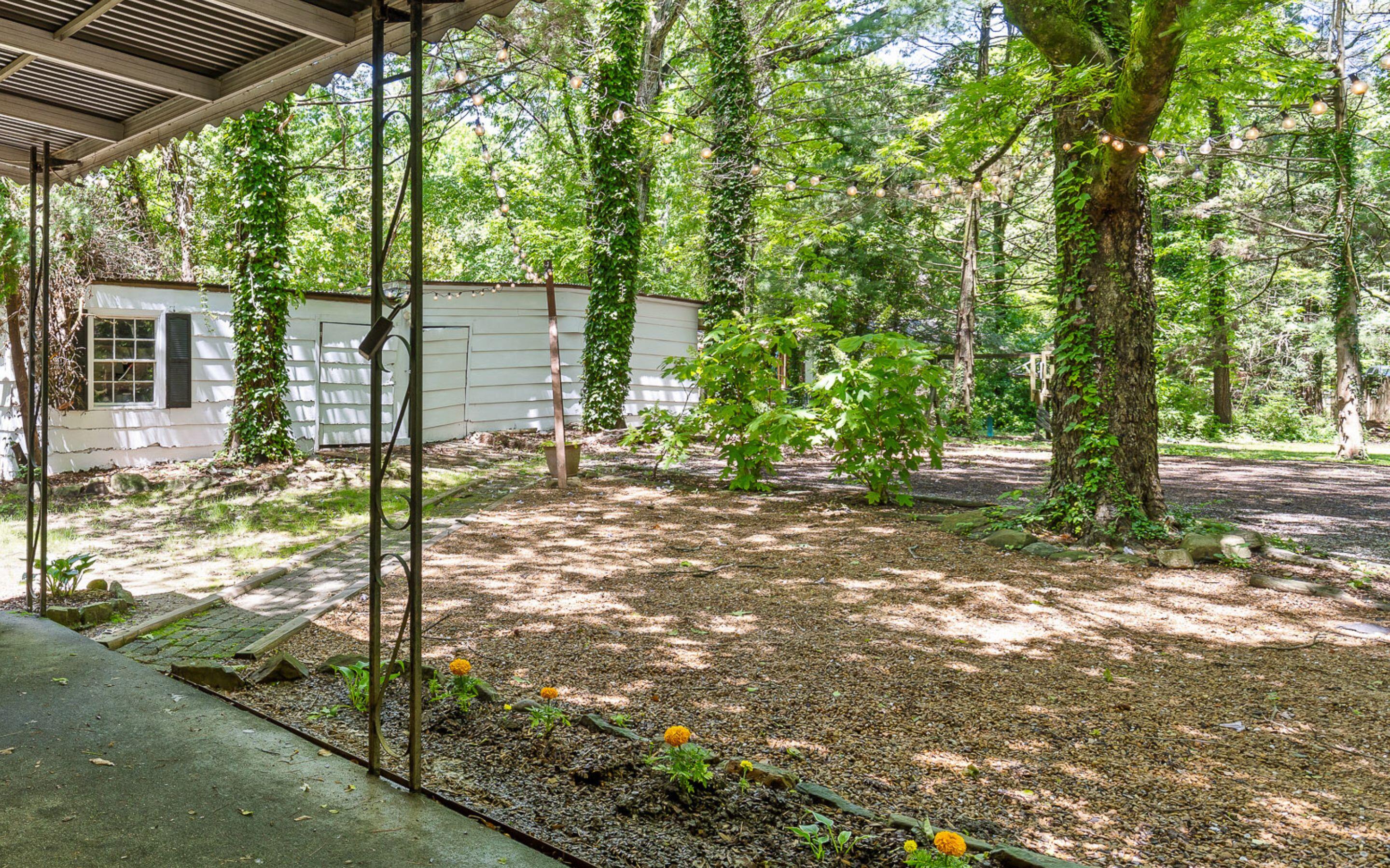 609 Albert Road Signal Mountain, TN 37377 - Photo 27 of 43 Privacy