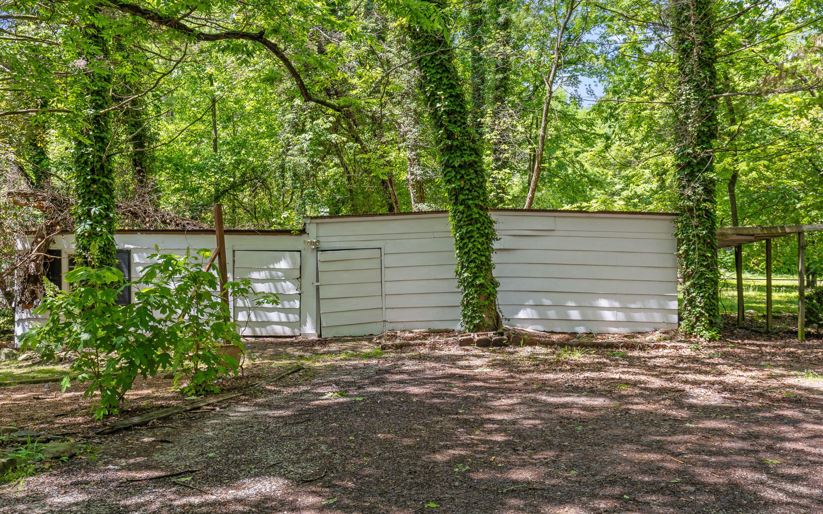 609 Albert Road Signal Mountain, TN 37377 - Photo 29 of 43 Shed