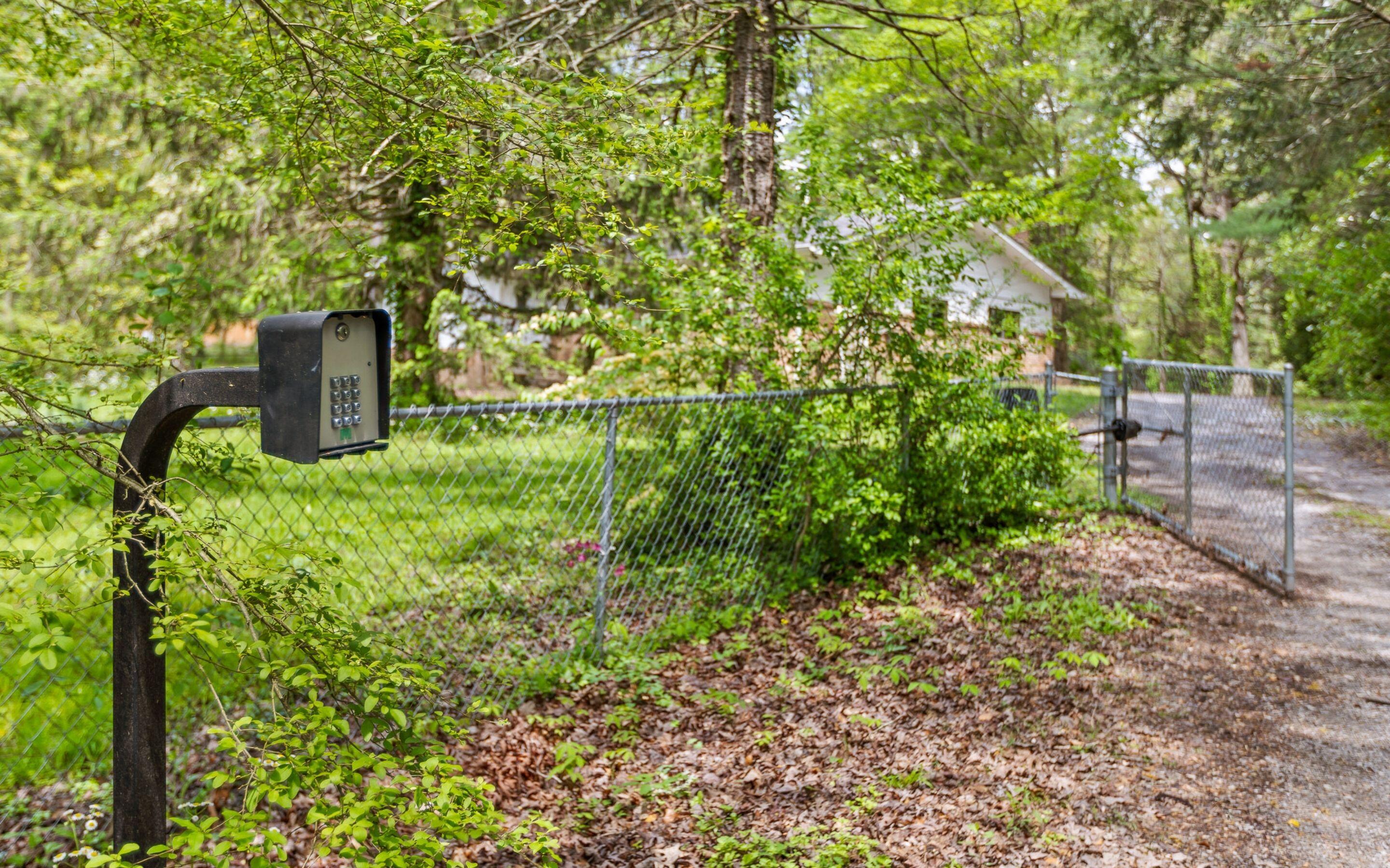 609 Albert Road Signal Mountain, TN 37377 - Photo 31 of 43 Secure Entrance